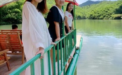 美国大选首战 特朗普遥遥领先